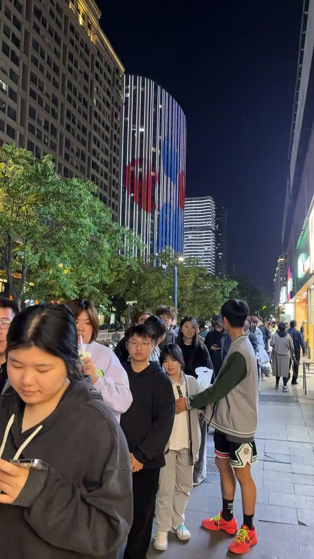 杭州光芒甘栗奶皮子糖葫芦_杭州网红糖葫芦排队现象_奶皮子糖葫芦卖到40元一串