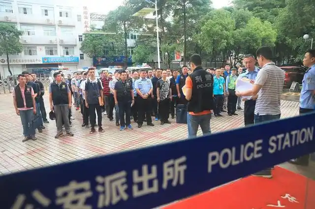 高速后视镜碰瓷党图片_宝马碰瓷案件分析_佛山警方打击碰瓷团伙