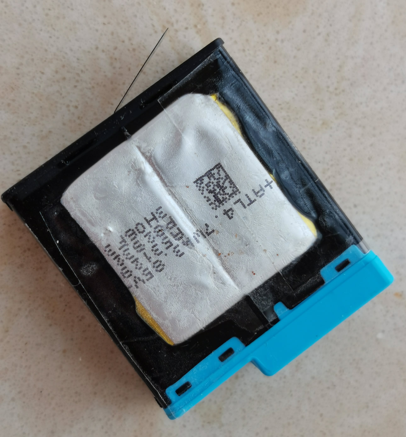 电池鼓包放气_gopro8备用电池鼓包处理方法_gopro8电池鼓包维修