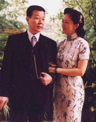 两个老婆楼上楼下住其乐融融，她们还为寇世勋生了4个孩子