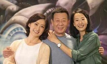 两个老婆楼上楼下住其乐融融，她们还为寇世勋生了4个孩子