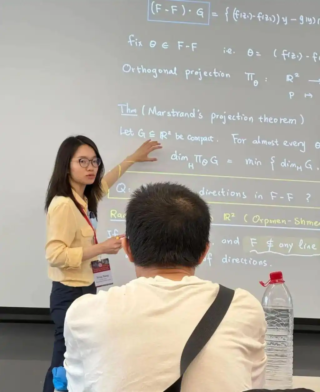 中国女数学家王虹接连斩获两项大奖_挂谷猜想 王虹 证明 菲尔兹奖 华人数学家