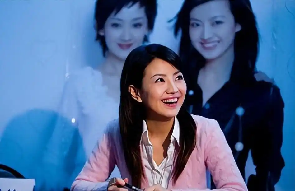 她曾是央视最美主持人，与撒贝宁同居4年却爱上富二代，今如何？