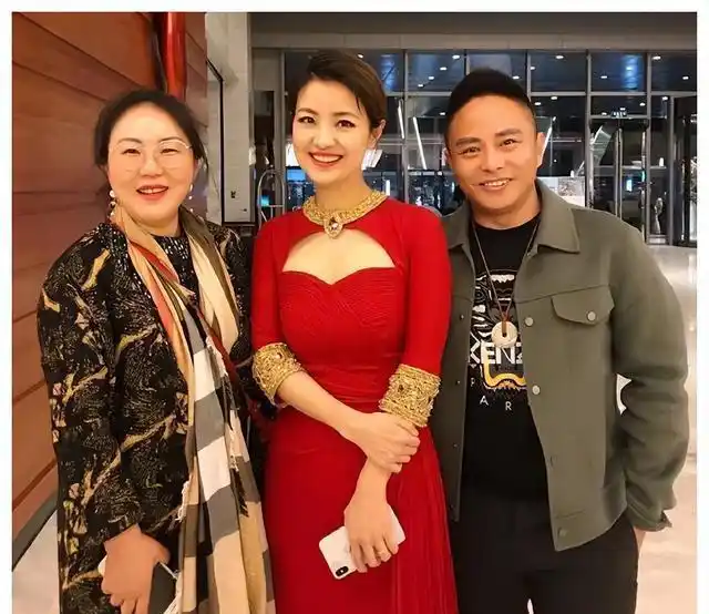 涂经纬撒贝宁恋情_经纬和撒贝宁的照片_涂经纬富豪男友