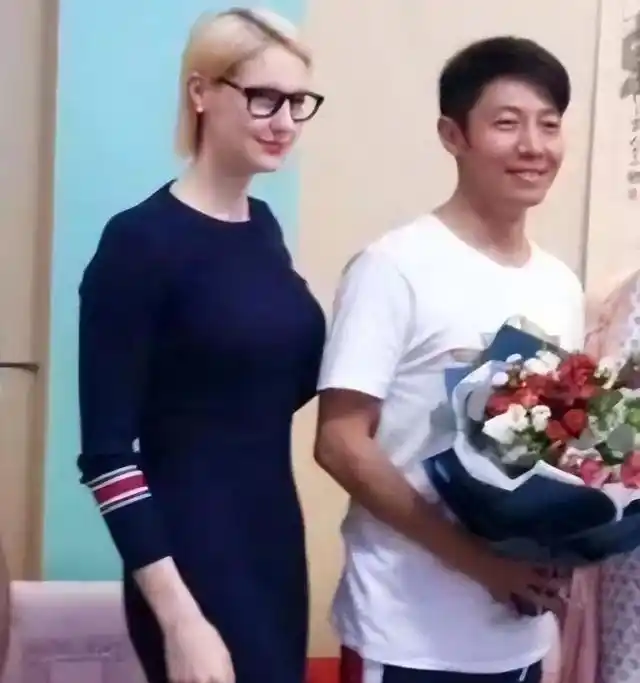 涂经纬富豪男友_经纬和撒贝宁的照片_涂经纬撒贝宁恋情