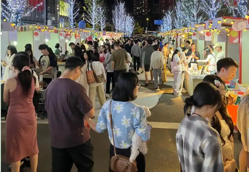 摆摊日入过千经验分享_这个“地摊” 不卖东西只救命_摆摊创业失败案例分析