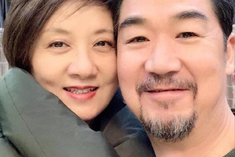 张国立为什么和前妻离婚_张国立邓婕离婚协议 不许再生育 条款 邓婕为了张国立放弃生育 张国立邓婕婚姻故事