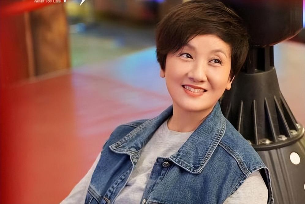 张国立为什么和前妻离婚_张国立邓婕离婚协议 不许再生育 条款 邓婕为了张国立放弃生育 张国立邓婕婚姻故事