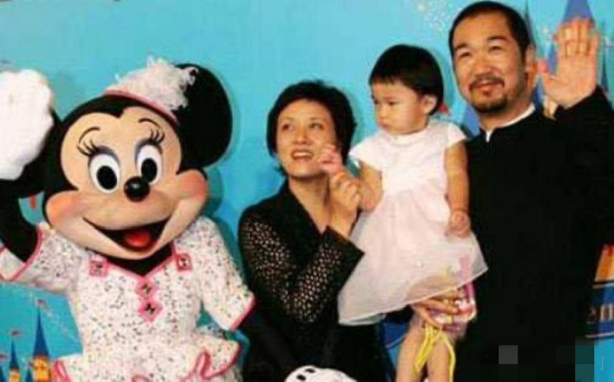 张国立为什么和前妻离婚_张国立邓婕离婚协议 不许再生育 条款 邓婕为了张国立放弃生育 张国立邓婕婚姻故事