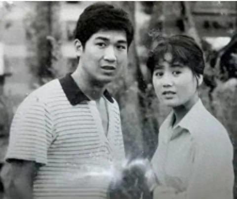 如今才明白，为啥邓婕“插足”张国立的婚姻，却没有人谴责她！