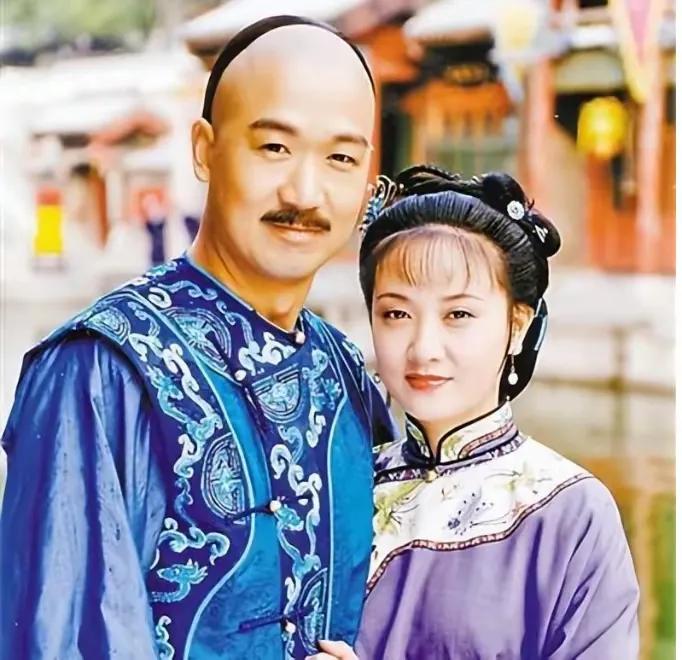 张国立与邓婕的爱情故事_张国立为什么和前妻离婚_张国立邓婕罗秀春三角关系