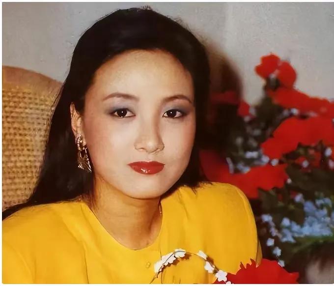 张国立为什么和前妻离婚_张国立与邓婕的爱情故事_张国立邓婕罗秀春三角关系