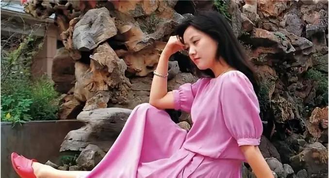 张国立与邓婕的爱情故事_张国立邓婕罗秀春三角关系_张国立为什么和前妻离婚