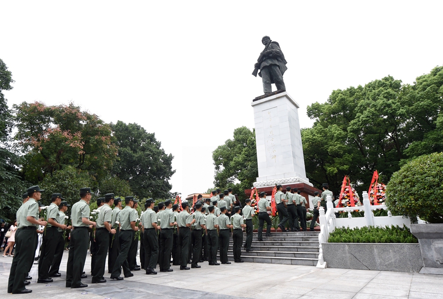 学习习近平总书记讲述的英烈故事_习近平深情瞻仰人民英雄纪念碑_习近平总书记缅怀纪念英烈事迹