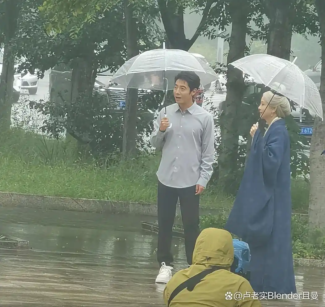 央视主持人涂经纬 撒贝宁 分手后新男友_经纬和撒贝宁的照片