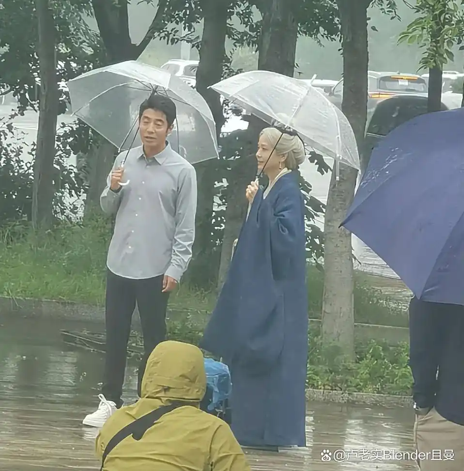 央视主持人涂经纬 撒贝宁 分手后新男友_经纬和撒贝宁的照片