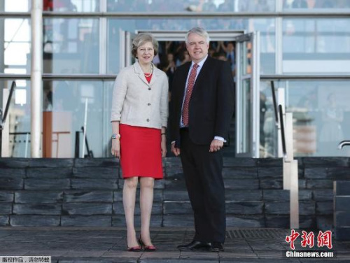 英国首相特蕾莎·梅与威尔士第一大臣卡因·琼斯会面。