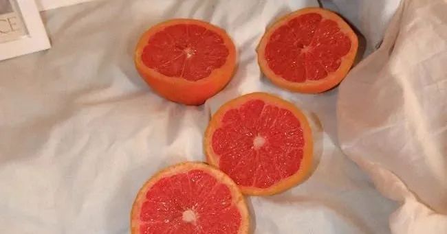 西柚药物禁忌_但凡在吃药最好别吃这种水果_吃水果与药物相互作用