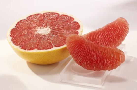 柚子与哪些药物不能同食_但凡在吃药最好别吃这种水果_吃柚子与药物相互作用