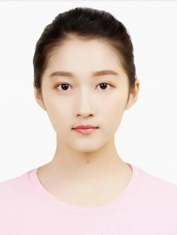 艺考证件照要求_美术艺考生面试现场_明星证件照分析