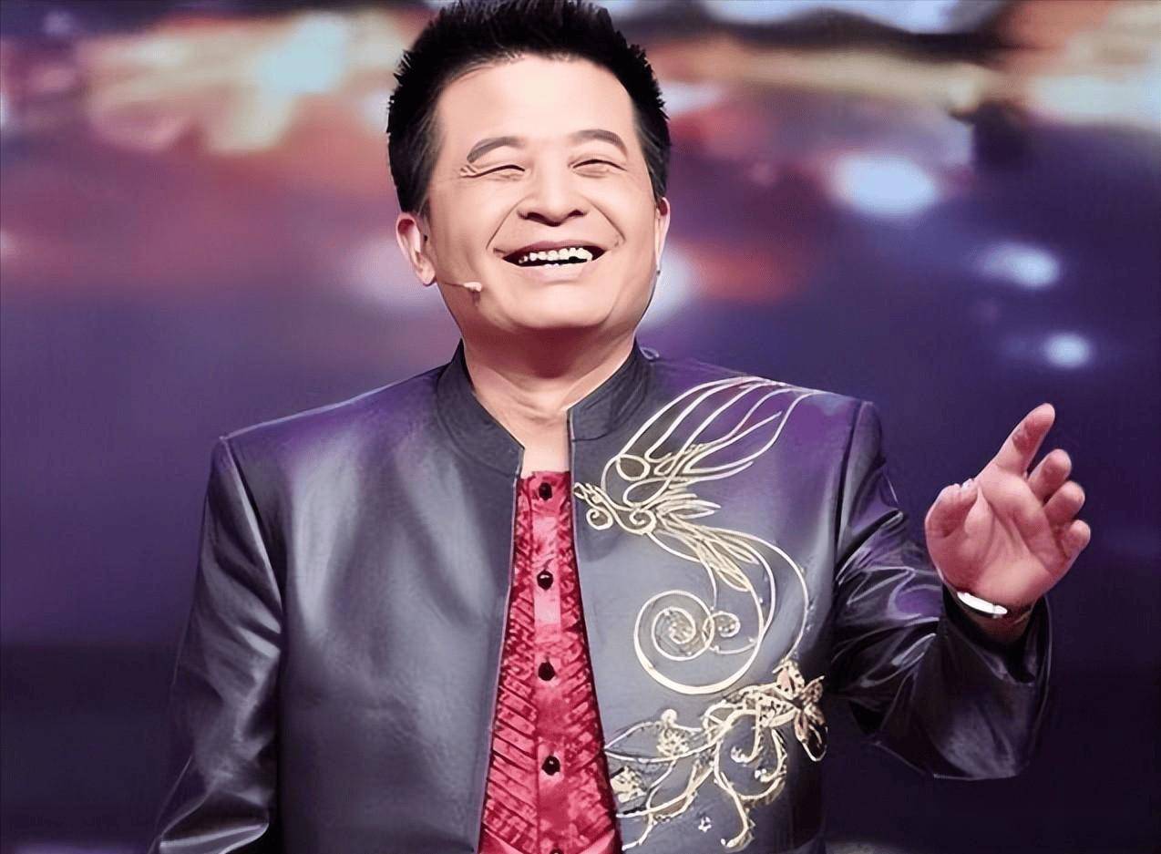 离开央视九年，毕福剑如今现状：经营商演画展副业，还计划拍电影