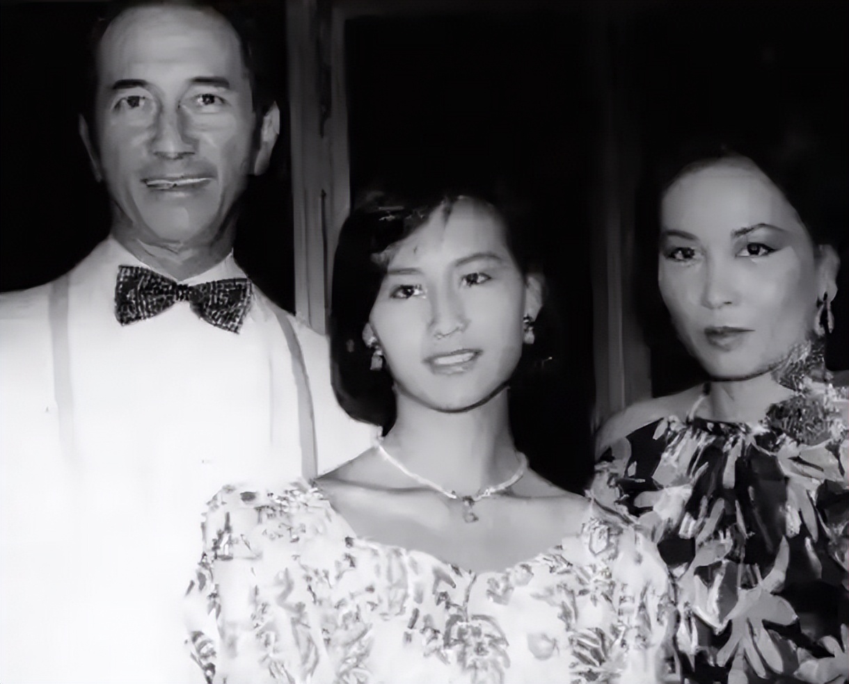 何鸿燊夸赞何超琼_何鸿燊评价李嘉欣与何超琼_赌王何鸿燊视频