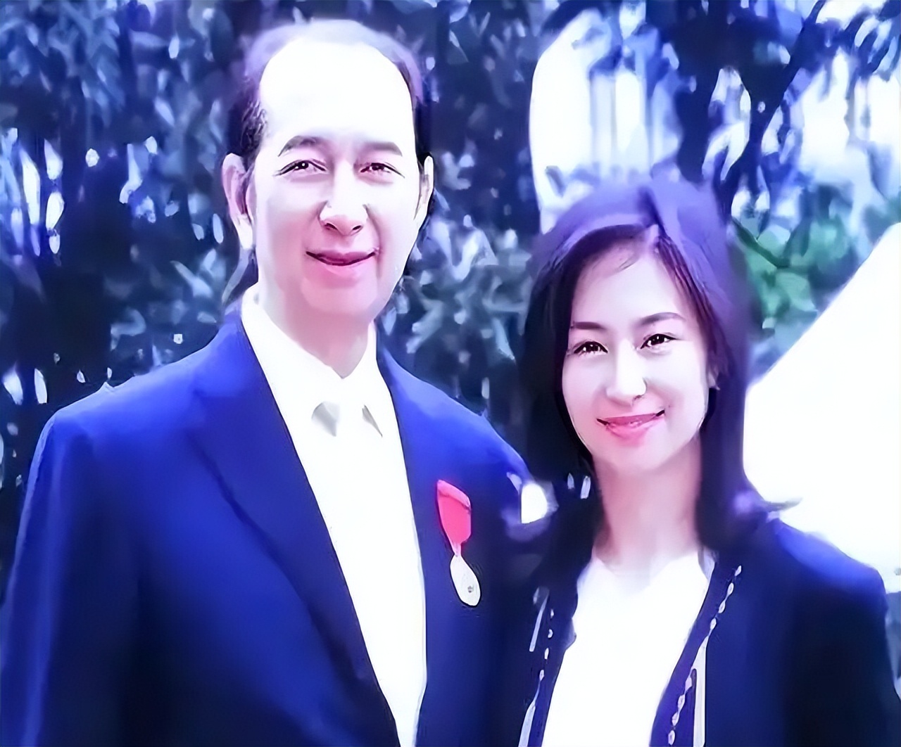 何鸿燊夸赞何超琼_何鸿燊评价李嘉欣与何超琼_赌王何鸿燊视频