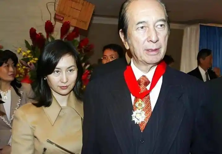 何鸿燊夸赞何超琼_赌王何鸿燊视频_何鸿燊评价李嘉欣与何超琼