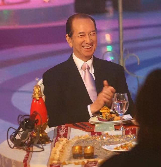 “赌王”何鸿燊：十一个女儿，何超英最美，何超琼最有魄力！