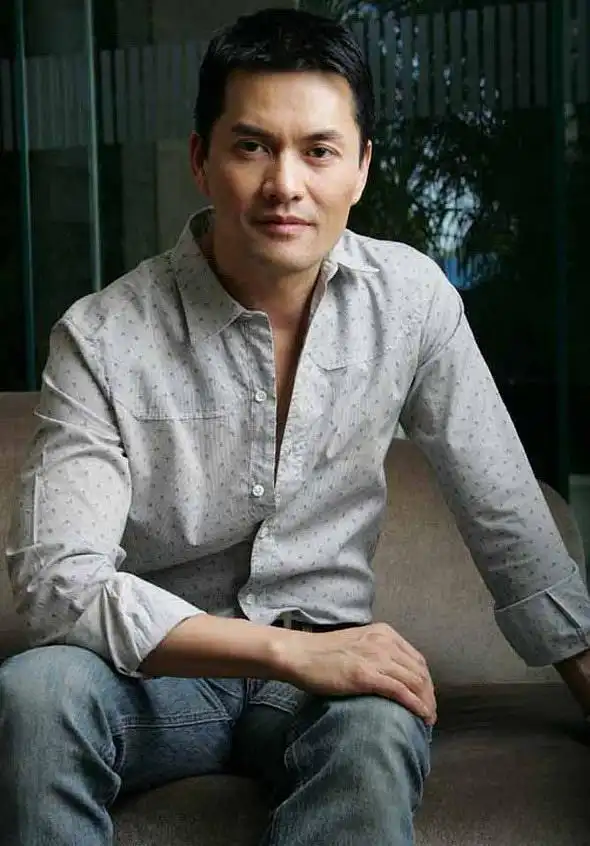 他三个老婆都是大美女，一婚周海媚二婚邝美云，46岁三婚娶到富婆