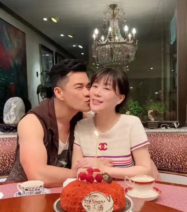 吕良伟三次婚姻_吕良伟与周海媚邝美云杨小娟的故事_吕良伟第二任老婆阿茵