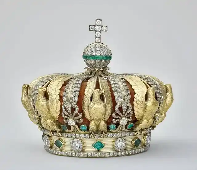 法国王室珠宝失窃事件_卢浮宫追回的失窃皇冠被压平_卢浮宫阿波罗画廊珠宝盗窃案