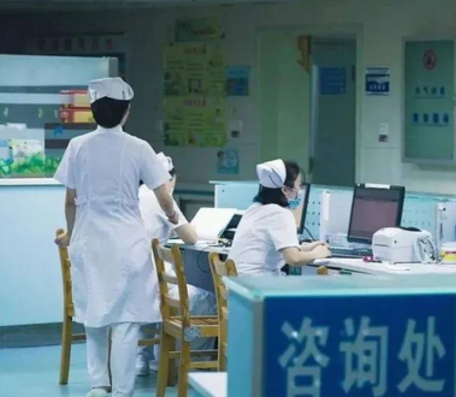 回顾：江西一弃婴被扔进医院太平间，8天8夜靠屋顶漏雨活了下来