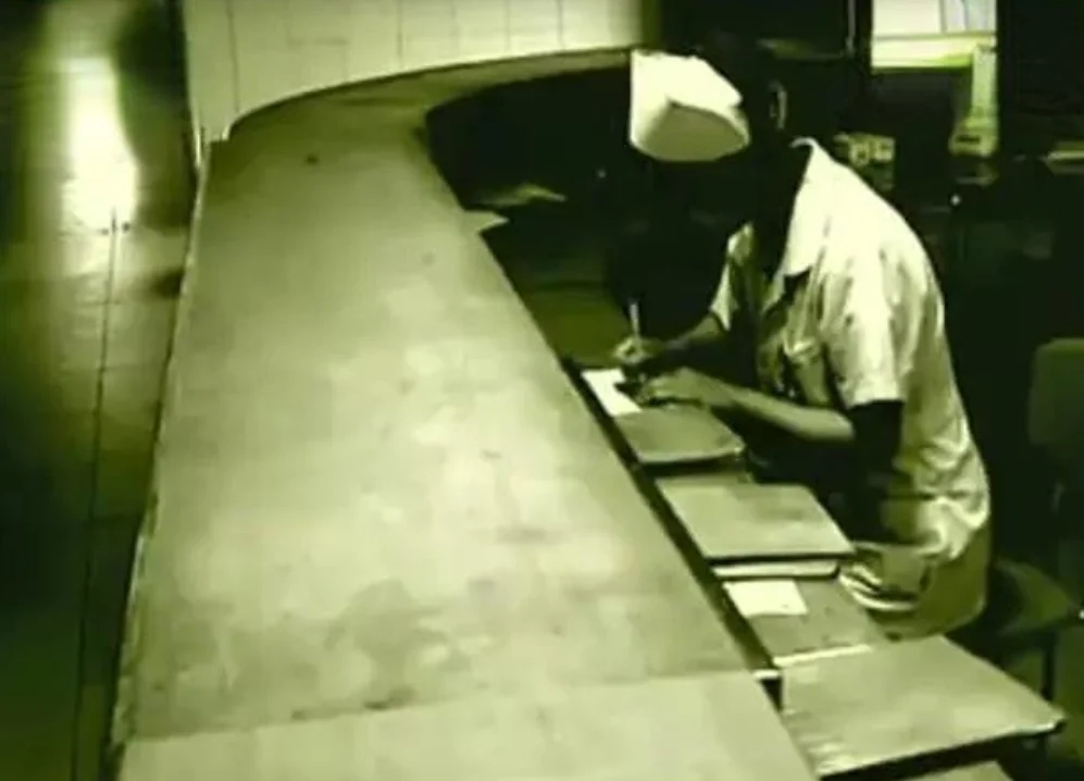 江西靖安医院弃婴事件_雨夜弃婴_太平间发现弃婴故事