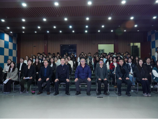 “沉浸式”模拟“新闻发布会”，这堂实践课走心了！