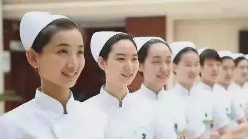 台湾23岁性感女护士，身材火辣却被喷太色？网友：想去打针