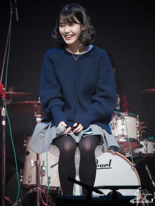 学妹的性感白丝袜_李知恩丝袜写真 时尚力量 丝袜写真争议