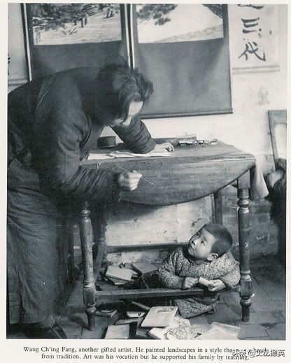 北京民俗老照片：天桥耍杂技的孩子