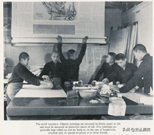 北京民俗老照片：天桥耍杂技的孩子