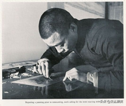 北京民俗老照片：天桥耍杂技的孩子