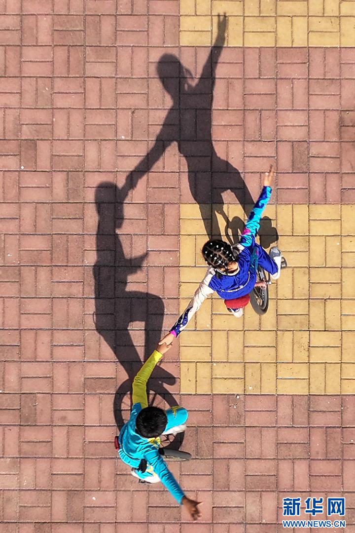 江湖“百戏”竞争新 吴桥绝活妙入神——从民间技艺到世界舞台 吴桥杂技书写东方传奇