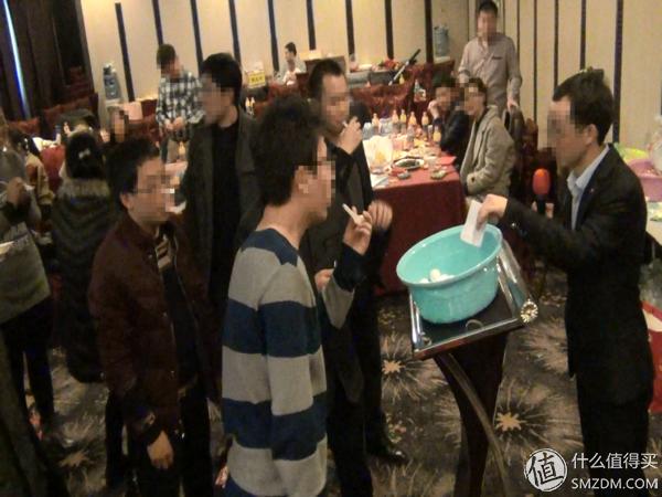 公司年会团体游戏_室内暖场小游戏_抢帽子游戏规则