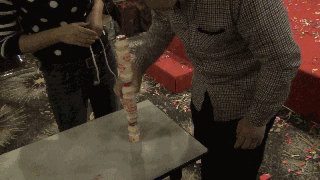 抢帽子游戏规则_室内暖场小游戏_公司年会团体游戏