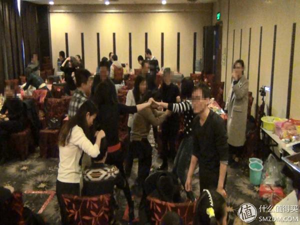 室内暖场小游戏_公司年会团体游戏_抢帽子游戏规则