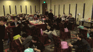 抢帽子游戏规则_公司年会团体游戏_室内暖场小游戏