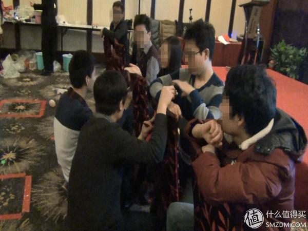 室内暖场小游戏_公司年会团体游戏_抢帽子游戏规则