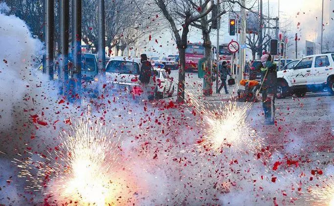 春节烟花爆竹污染_放鞭炮和看烟花_烟花爆竹类型分类