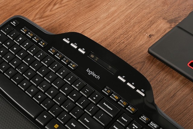 自带LCD显示屏，3年超长续航？罗技无线键鼠套装入手体验