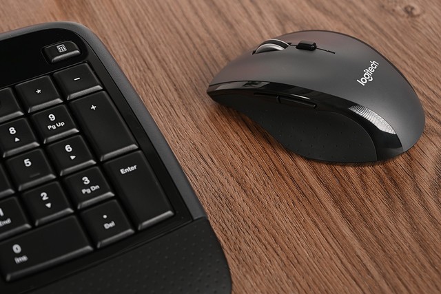 自带LCD显示屏，3年超长续航？罗技无线键鼠套装入手体验