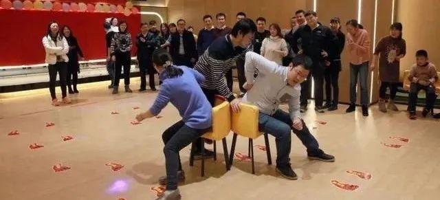 猜歌游戏_双人踩气球的游戏规则_偏娱乐类团建游戏